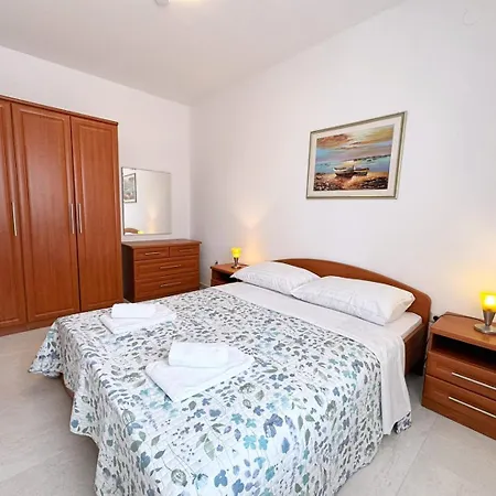 Guest house Apartments Scheich 3*